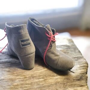Toms Gray Ankle Boots with Pink Laces